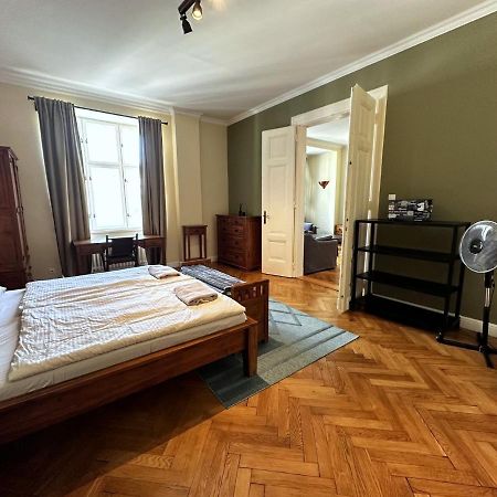 Gorkeho Apartment In City Centre 브라티슬라바 외부 사진