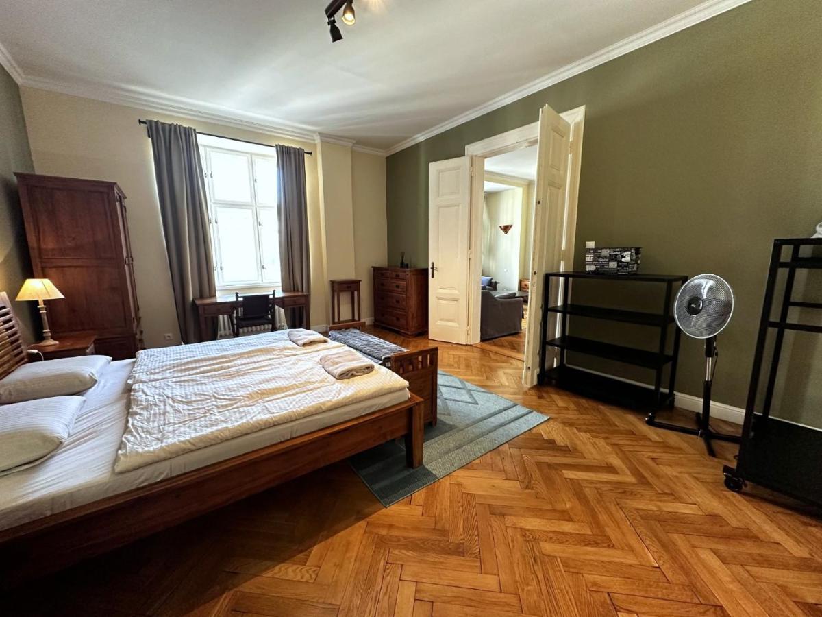 Gorkeho Apartment In City Centre 브라티슬라바 외부 사진