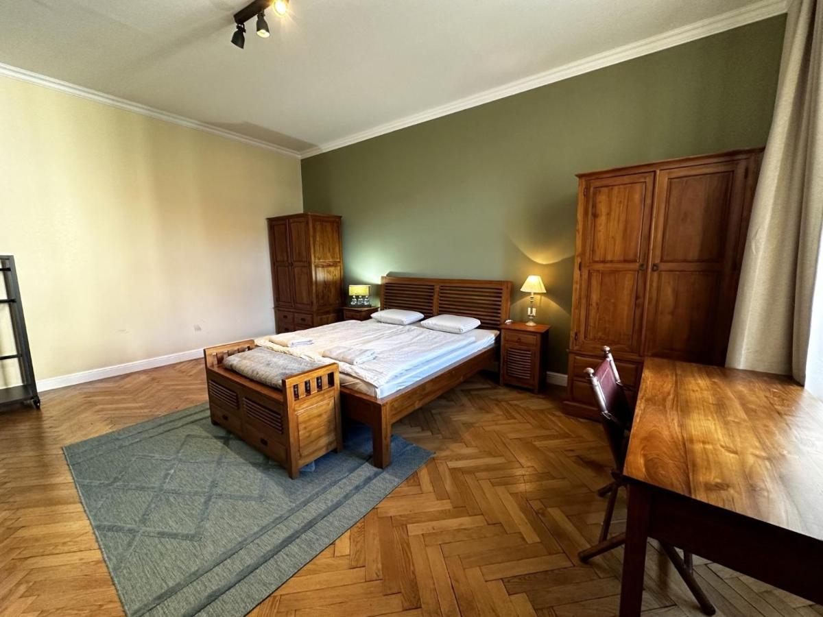 Gorkeho Apartment In City Centre 브라티슬라바 외부 사진